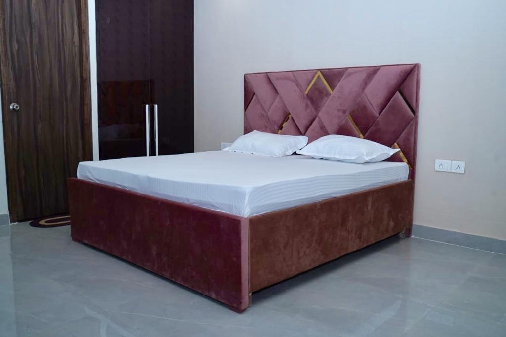 Farmhouse for family party in noida