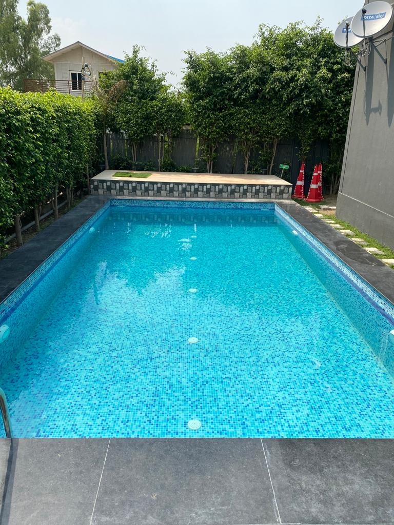 Farmhouse for pool party in noida